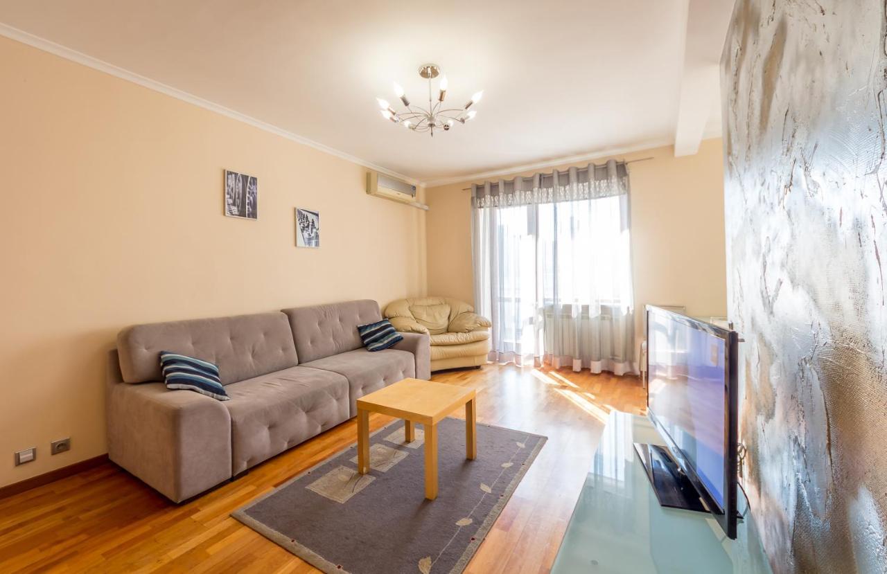 Apartment On Triokhsviatytelska Kiew Exterior foto
